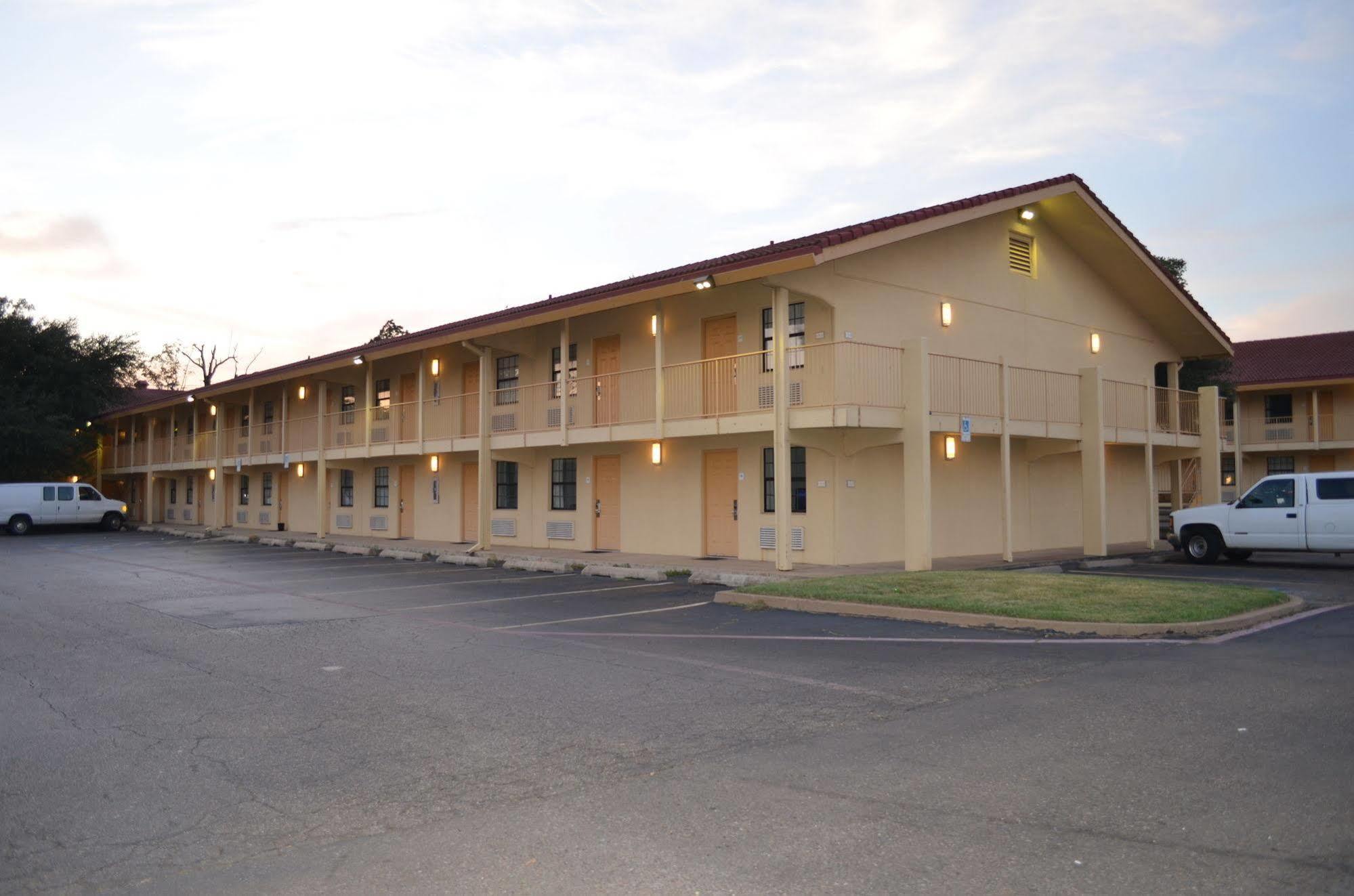 Magnuson Hotel Texarkana Exterior photo